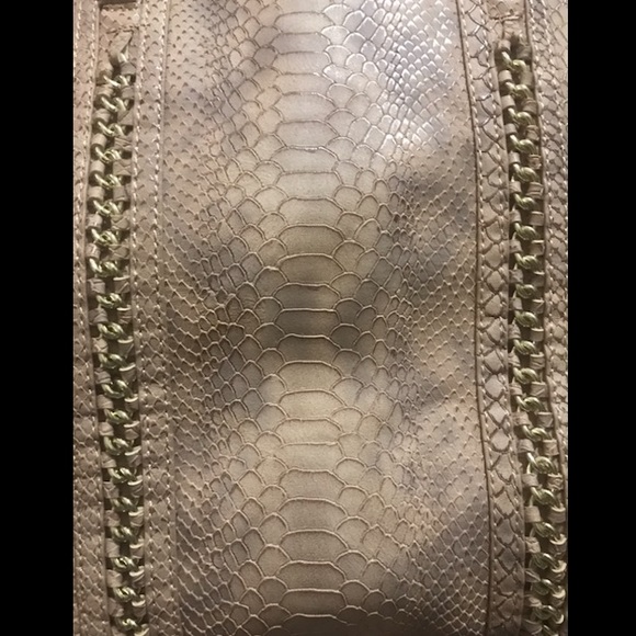 SNAKESKIN nude handbag with gold chain detail - Picture 3 of 6